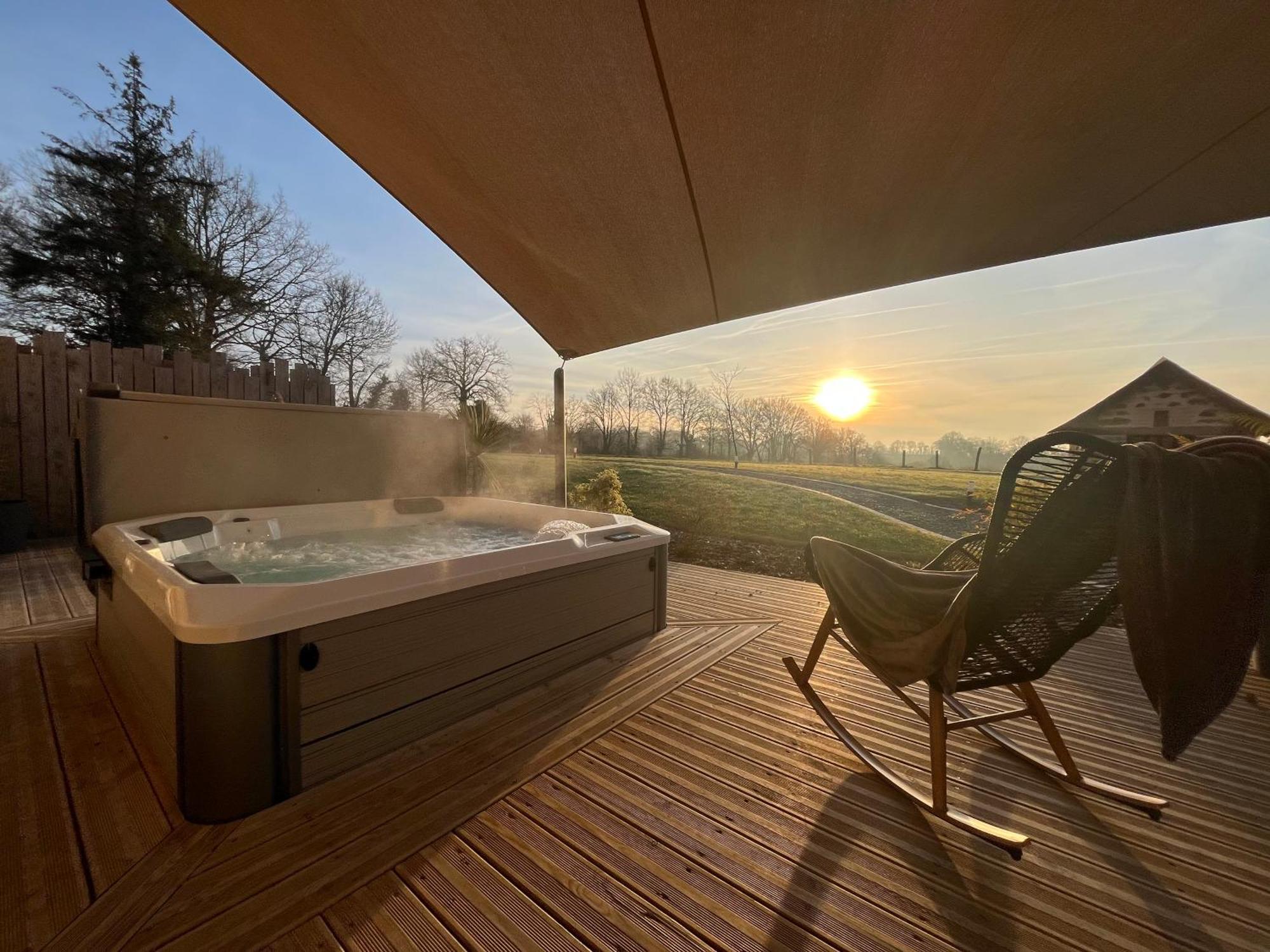 La Douce Halte - Gites Avec Spa Ou Sauna Saint-Ouen-Des-Toits Exterior foto
